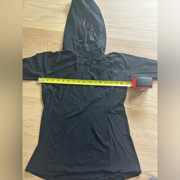 Lululemon Runbeam hoodie - 8 - Picture 11 of 11